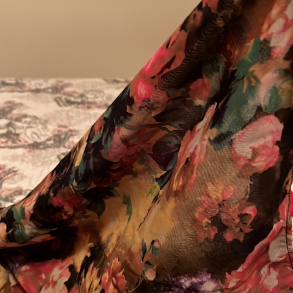 Nice jumpsuit . Flower colors never worn. - Picture 2 of 4